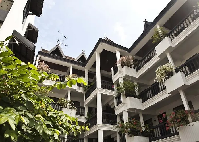 Borarn House Hotel 2*